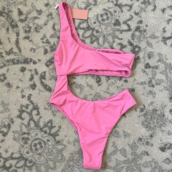 Miss Lola Swimsuit - Picture 2 of 3